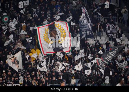 Torino, Italie. 11 décembre 2024. Fan de la Juventus lors du match de football de l'UEFA Champions League entre le Juventus FC et Manchester City au stade de la Juventus à Turin, dans le nord-ouest de l'Italie, le 11 décembre 2024. Sport - Soccer . (Photo de Fabio Ferrari/LaPresse) crédit : LaPresse/Alamy Live News Banque D'Images