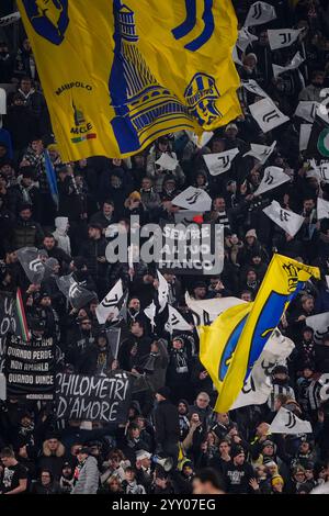 Torino, Italie. 11 décembre 2024. Fan de la Juventus lors du match de football de l'UEFA Champions League entre le Juventus FC et Manchester City au stade de la Juventus à Turin, dans le nord-ouest de l'Italie, le 11 décembre 2024. Sport - Soccer . (Photo de Fabio Ferrari/LaPresse) crédit : LaPresse/Alamy Live News Banque D'Images