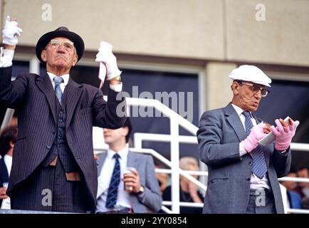 TIC Tac Bookmakers à Sandown Racecourse Surrey UK Banque D'Images