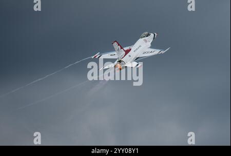 L'escadron « Thunderbirds » de démonstration aérienne de l'armée de l'air américaine se produit au Selfridge Air Show, Selfridge Air National Guard base, Michigan, Banque D'Images