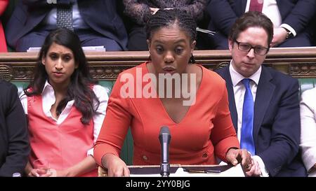 Capture d'écran du chef du parti conservateur, Kemi Badenoch, s'exprimant lors des questions du premier ministre à la Chambre des communes, à Londres. Date de la photo : mercredi 18 décembre 2024. Banque D'Images