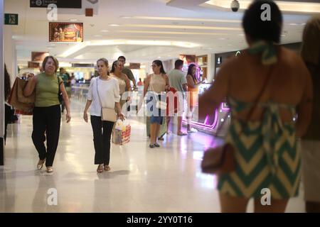 Recife, Brésil. 18 décembre 2024. PE - RECIFE - 12/18/2024 - RECIFE, MOUVEMENT des CENTRES COMMERCIAUX - mouvement des consommateurs à Shopping Recife dans la zone sud de la capitale Pernambuco pendant cette période pré-Noël. Photo : Marlon Costa/AGIF crédit : AGIF/Alamy Live News Banque D'Images