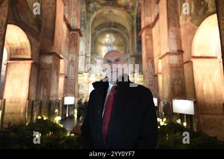 Le secrétaire à la Défense John Healey visite la cathédrale Sainte-Sophie à Kiev, en Ukraine. Date de la photo : mercredi 18 décembre 2024. Banque D'Images