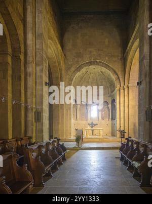 Vue de l'autel, Abbaye notre Dame de Ganagobie Ganagobie, Alpes-de-haute-Provence, France, Europe Banque D'Images