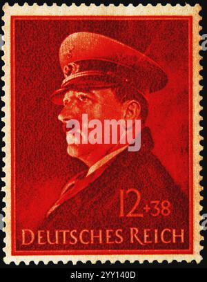 Adolf Hitler, 1889-1945, homme politique allemand, démagogue et révolutionnaire panallemand, chef du parti nazi. Portrait sur un timbre allemand Banque D'Images