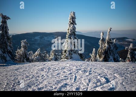 La station de ski de Pilsko, située à la frontière entre la Slovénie et la Pologne, offre des pistes pittoresques et des vues panoramiques Banque D'Images