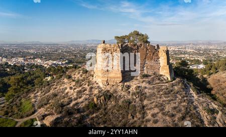 Defaultvue aérienne des vestiges du Castillo de la Luz médiéval, dans le Parc naturel El Valle, Murcie, Espagne Banque D'Images