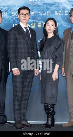 Séoul, Corée du Sud. 18 décembre 2024. (De gauche à droite) L'acteur sud-coréen Hyun Bin et l'actrice Jeon Yeo-bin, assistent à une conférence de presse pour la première fois du film Harbin au Cinéma CGV à Séoul, Corée du Sud, le 18 décembre 2024. (Photo de Lee Young-ho/Sipa USA) crédit : Sipa USA/Alamy Live News Banque D'Images