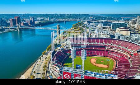 Antenne du Great American Ball Park et du Roebling Bridge à Cincinnati Banque D'Images