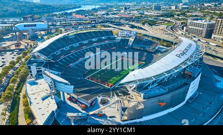 Vol aérien du stade Cincinnati Paycor et de l'Ohio River Skyline Banque D'Images