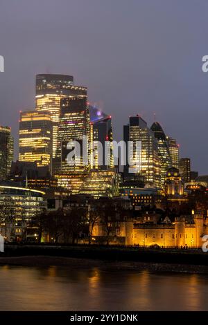 Vue de la ville de Londres, de la Tamise et de la Tour de Londres, Londres, Royaume-Uni. Banque D'Images