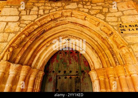 Détail du porche de l'ermitage médiéval de Santa Maria de la Hoz. Tobera, Frías, Las Merindades, Burgos, Castilla y León, Espagne, Europe Banque D'Images