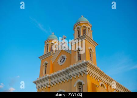 Église Santa Famia dans le centre historique d'Otrobanda dans la ville de Willemstad, Curaçao. Historique Willemstad est un site du patrimoine mondial de l'UNESCO. Banque D'Images