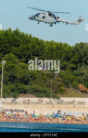 Westland Lynx hélicoptère militaire du vol de démonstration de la marine portugaise au salon aérien d'Oeiras Banque D'Images