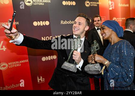 Arhnem, Nethelands. 18 décembre 2024. ARNHEM, 18-12-2024, Hotel Papendal, NOC*NSF Sportgala 2024. De jaarlijkse sportprijzen worden uitgereikt op het NOC*NSF Sportgala à l'Hôtel Papendal à Arnhem. Op de foto : Harrie Lavreysen Sportman van het Jaar en Sifan Hassan Sportvrouw van het Jaar crédit : Pro Shots/Alamy Live News Banque D'Images