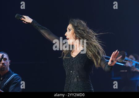 Madrid, Espagne. 18 décembre 2024. La chanteuse espagnole Malu se produit lors du concert sur scène à Wizink le 18 décembre 2024 à Madrid, Espagne. Crédit : Sipa USA/Alamy Live News Banque D'Images