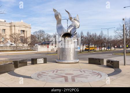 La sculpture de la flamme éternelle de l'espoir, située à l'extérieur de Soldier Field, doit honorer le 50e anniversaire des Jeux olympiques spéciaux de Chicago en 2018. Banque D'Images