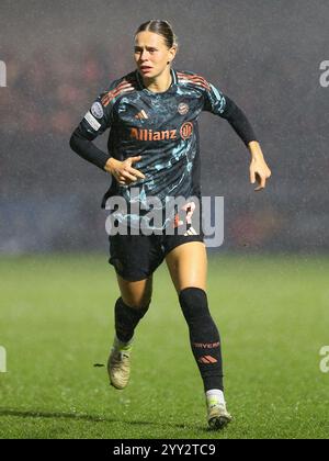 Borehamwood, Royaume-Uni. 18 décembre 2024. Klara Bühl du Bayern München lors du match de la Ligue des champions féminine de l'UEFA entre Arsenal et le Bayern München au Meadow Park . Crédit : Jay Patel/Alamy Live News Banque D'Images