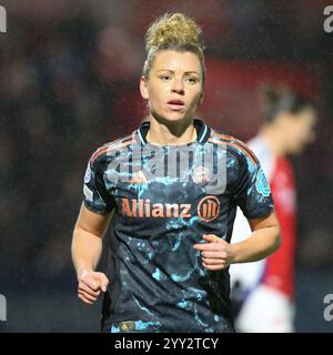 Borehamwood, Royaume-Uni. 18 décembre 2024. Linda Dallmann du Bayern München lors du match de l'UEFA Women's Champions League entre Arsenal et le Bayern München au Meadow Park . Crédit : Jay Patel/Alamy Live News Banque D'Images