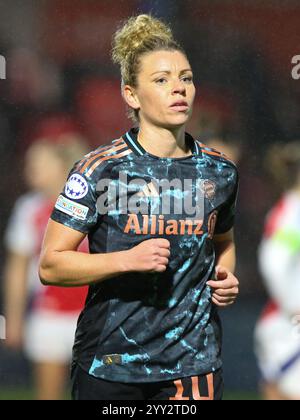 Borehamwood, Royaume-Uni. 18 décembre 2024. Linda Dallmann du Bayern München lors du match de l'UEFA Women's Champions League entre Arsenal et le Bayern München au Meadow Park . Crédit : Jay Patel/Alamy Live News Banque D'Images