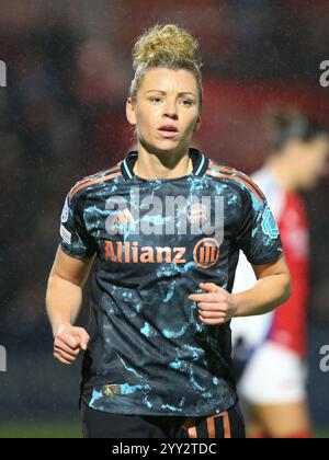 Borehamwood, Royaume-Uni. 18 décembre 2024. Linda Dallmann du Bayern München lors du match de l'UEFA Women's Champions League entre Arsenal et le Bayern München au Meadow Park . Crédit : Jay Patel/Alamy Live News Banque D'Images