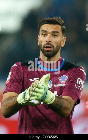 BERGAME, ITALIE - 18 DÉCEMBRE : Rui Patricio d'Atalanta BC réagit, lors du match Coppa Italia entre Atalanta BC et Cesena FC au stade Gewiss le 18 décembre 2024 à Bergame, Italie. (Photo de MB Media) Banque D'Images