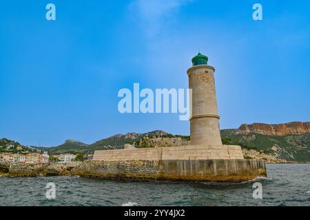 Phare du village de pêcheurs de Cassis près de Marseille, Provence, Sud de la France, Europe, mer Méditerranée Banque D'Images