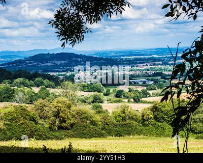 La vue depuis la Cotswold Way surplombant Great Witcombe près de Birdlip, Gloucestershire. Banque D'Images