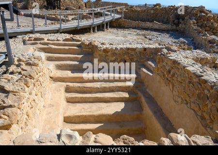 Un bain rituel juif au site archéologique de Qumran sur la rive de la mer morte, en Cisjordanie, Israël Qumran était habité par une secte juive de la Banque D'Images