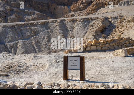 Aqueduc L'eau d'inondation a conduit dans des citernes d'eau et des réservoirs au site archéologique de Qumran sur la rive de la mer morte, en Cisjordanie, Israël qu Banque D'Images