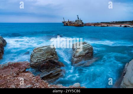 Naufrage d'Edro III à Seacaves, une zone d'une beauté naturelle exceptionnelle près de Coral Bay, Peiya, Chypre Banque D'Images