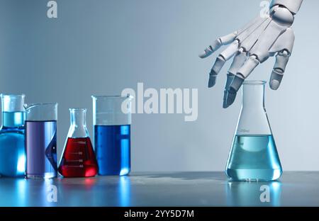 Intelligence artificielle. Main de robot avec flacon et autre verrerie de laboratoire avec des liquides sur la table sur fond gris clair Banque D'Images