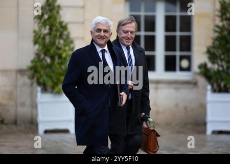 Paris, France. 19 décembre 2024. Président du conseil régional de Normandie et Président des centres - le Nouveau Centre Hervé Morin arrivant à une réunion avec le premier Ministre français, le Président de l'Assemblée nationale française, le Président du Sénat et les dirigeants des partis à l'exclusion de la France insoumise (LFI) ni du rassemblement National (RN), pour finaliser le nouveau gouvernement à l'Hôtel Matignon à Paris, France, le 19 décembre 2024. Photo Raphael Lafargue/ABACAPRESS. COM Credit : Abaca Press/Alamy Live News Banque D'Images