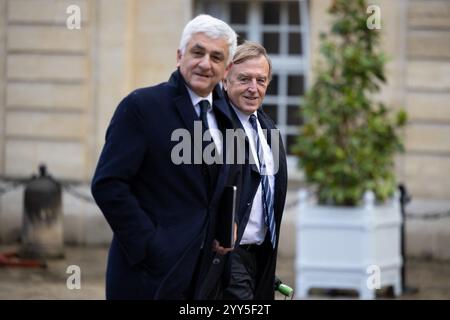 Paris, France. 19 décembre 2024. Président du conseil régional de Normandie et Président des centres - le Nouveau Centre Hervé Morin arrivant à une réunion avec le premier Ministre français, le Président de l'Assemblée nationale française, le Président du Sénat et les dirigeants des partis à l'exclusion de la France insoumise (LFI) ni du rassemblement National (RN), pour finaliser le nouveau gouvernement à l'Hôtel Matignon à Paris, France, le 19 décembre 2024. Photo Raphael Lafargue/ABACAPRESS. COM Credit : Abaca Press/Alamy Live News Banque D'Images