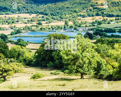 La vue sur Great Witcombe et Witcombe Water près de Birdlip, Gloucestershire. Banque D'Images