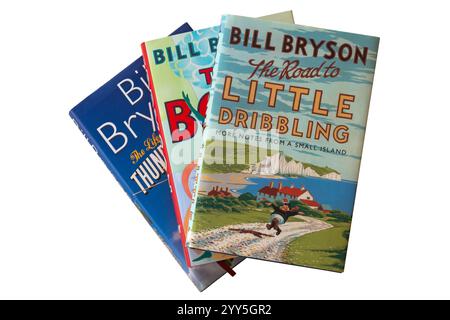 Sélection de livres de Bill Bryson avec The Road to Little dribbling plus de notes d'un petit livre d'île sur le dessus isolé sur fond blanc Banque D'Images