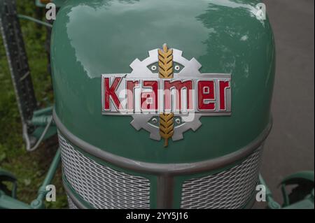 Tracteur voiture ancienne, logo de Kramer KA 15, année de construction 1955, Bavière, Allemagne, Europe Banque D'Images