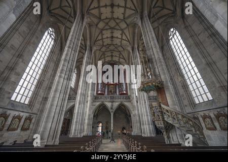 Intérieur avec orgue loft, orgue construit en 1997, église-hall gothique tardif de St George, Dinkelsbuehl, Bavière, Allemagne, Europe Banque D'Images