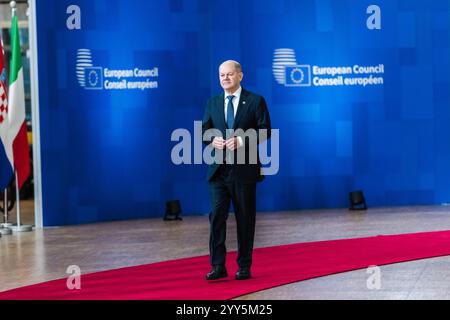 BRUXELLES, BELGIQUE - 19 DÉCEMBRE 2024. OLAF SCHOLZ, chancelier fédéral allemand, arrive au sommet du conseil européen, dans le bâtiment Europa, siège du Conseil de l'UE à Bruxelles, Belgique, le 19 décembre 2024. Les dirigeants de l'UE se réunissent à Bruxelles pour discuter de l'Ukraine, de l'UE dans le monde, du moyen-Orient, de la résilience et de la préparation, des migrations et des questions de politique étrangère. Crédit : Morfo SAVVA | Alamy Live News. Banque D'Images