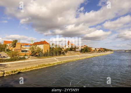 Belle vue sur la Vistule, par la côte de Torun, Pologne, Europe Banque D'Images