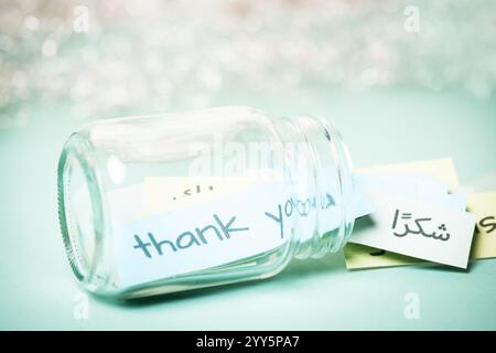 Jour de remerciement, mot de remerciement dans différentes langues, être reconnaissant, soutien, aide et concept de charité Banque D'Images