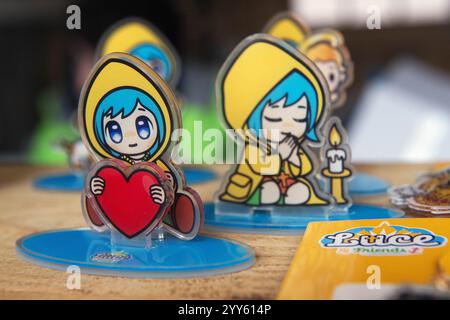 Vatican, Vatican. 19 décembre 2024. **NO LIBRI** Italie, Rome, Vatican, 2024/12/19 la mascotte (LUCE) jubilé léger gadgets en vente lors de l'exposition '100 scènes de la nativité de Noël au Vatican' sous la colonne de Gianlorenzo Bernini dans une place Pierre au Vatican . Photographie de ALESSIA GIULIANI / Catholic Press photo Credit : Independent photo Agency / Alamy Live News Banque D'Images