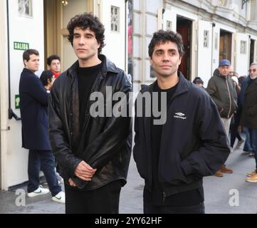 Madrid, Espagne. 18 décembre 2024. Familiares y amigos de Marisa Paredes dan el ultimo adios a la actriz en la capilla ardiente instalada en el Teatro Español de Madrid. 18 de diciembre de 2024. Los Javis : Javier Ambrossi y Javier Calvo la famille et les amis de Marisa Paredes disent leurs derniers adieux à l'actrice à la chapelle funéraire installée au Teatro Español de Madrid. 18 décembre 2024 900/cordon Press Credit : CORDON PRESS/Alamy Live News Banque D'Images