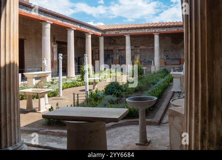 Domus romain, enterré lors de l'éruption du Vésuve en 79 et redécouvert suite aux fouilles archéologiques de l'ancienne Pompéi Banque D'Images