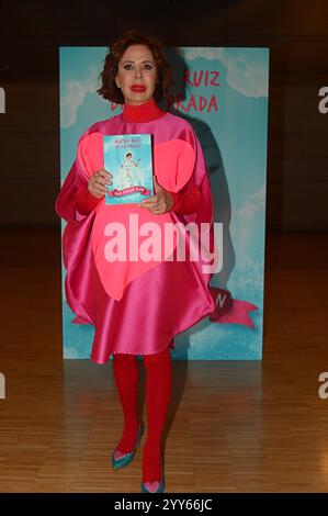 Madrid, Espagne. 19 décembre 2024. La créatrice de mode Agatha Ruiz de la Prada lors d'une première de livre Todo por un plan à Madrid le jeudi 19 décembre 2024 711/Antonio Quilez/cordon Press Credit : CORDON PRESS/Alamy Live News Banque D'Images