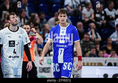 Kiel, Deutschland. 19 décembre 2024. Julian Koester (VfL Gummersbach, #07) GER, THW Kiel vs. VfL Gummersbach, Handball, DHB-Pokal, Viertelfinale, saison 2024/2025, 19.12.2024 Foto : Eibner-Pressefoto/Marcel von Fehrn crédit : dpa/Alamy Live News Banque D'Images