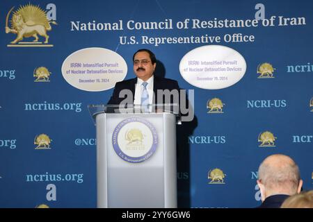 Alireza Jafarzadeh, directeur adjoint du CNRI-US, semble révéler des informations détaillées sur les efforts d'armement nucléaire de l'Iran, y compris l'identification d'experts clés gérant le projet. La conférence de presse du Conseil national de la résistance iranienne a révélé de nouveaux détails sur le programme d'armement nucléaire iranien. Les exposés ont révélé des efforts clandestins de militarisation et la participation de plus de 20 experts au contournement de la vérification internationale. L'événement a mis en lumière les idées critiques du Comité de la Défense et de la recherche stratégique du NCRI, en se concentrant sur les activités à la facil METFAZ Banque D'Images