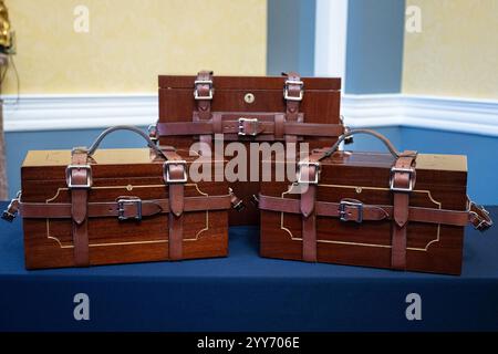 Washington, États-Unis. 19 décembre 2024. Les boîtes en acajou qui accueilleront les votes électoraux sont exposées au Capitole des États-Unis à Washington, DC, le jeudi 19 décembre 2024. Photo de Annabelle Gordon/UPI. Crédit : UPI/Alamy Live News Banque D'Images