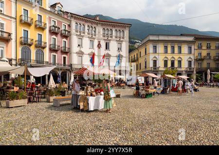 Suisse, Locarno, 16. 21 juin. Le marché se trouve sur la piazza grande à Locarno Banque D'Images