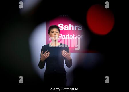 Sahra Wagenknecht BSW DEU, Deutschland, Allemagne, Berlin, 18.12.2024 Sahra Wagenknecht , Partei Buendnis Bündnis BSW Sahra Wagenknecht BEI der Vorstellung der Kampagne zur Bundestagswahl 2025 in Berlin Deutschland . Nach dem Scheitern der Regierungskosphère im November und dem Misstrauensvotum werden in Deutschland am 23. Februar 2025 vorgezogene Wahlen abgehalten fr : Sahra Wagenknecht , Alliance des partis BSW Sahra Wagenknecht lors de la présentation de la campagne pour les élections fédérales de 2025 à Berlin Allemagne . Après l'échec de la coalition gouvernementale en novembre et le vote du no c Banque D'Images